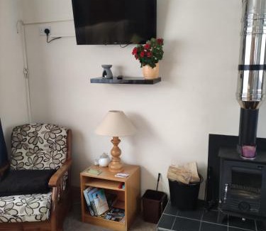Drimoleague Apartment | Family-Friendly Getaway at Miriam's Cottage West Cork