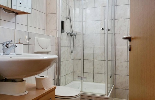 Reusa Apartment | Cozy Westend Apartment with Kitchen & Child-Friendly Amenities