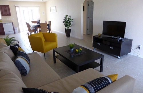 Cape Coral Apartment | Discover Florida Sun: Pet-Friendly Stay with Great Amenities