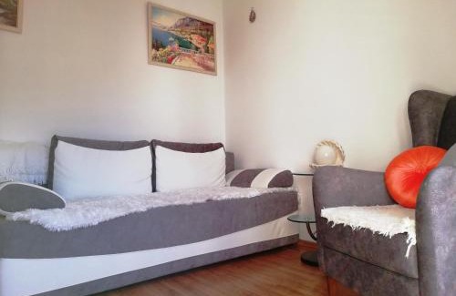Babilonija Apartment | Pet-Friendly Apartment White Lily in Budva with Ocean Views