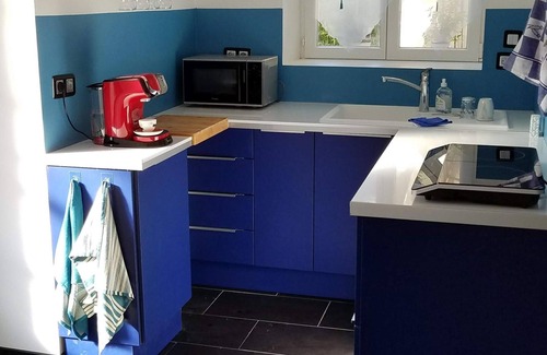 Les Aix-d'Angillon Apartment | Relaxing Apartment with Garden and Spa Facilities