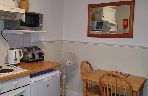 Weston-super-Mare Apartment | Oceanfront Apartment with Private Bathroom & Pool Access