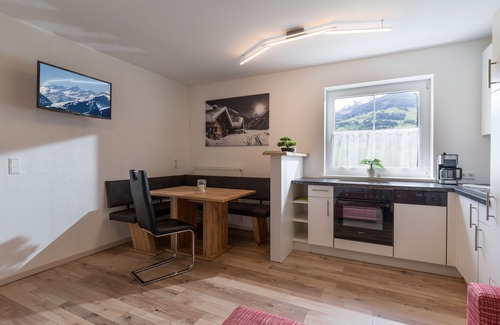 Hart im Zillertal House | Inviting Apartment with Garden, Terrace & Family-Friendly Amenities