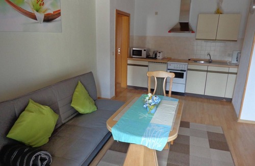 Zeltingen-Rachtig Apartment | Cozy Apartment with Balcony at Leo Werland-Ehses