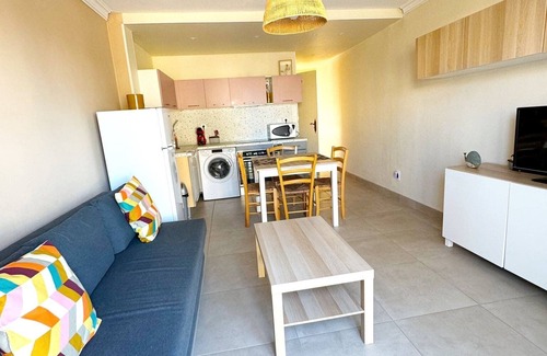 Palavas-les-Flots Apartment | Sea View Apartment with Garden - Pet Friendly & Family Ready