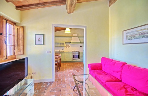 San Casciano in Val di Pesa Apartment | Pet-Friendly Apartment with Pool & Panoramic Views