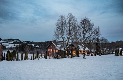 Weitnau Apartment | Spacious Apartment in Peaceful Farmhouse with Breakfast