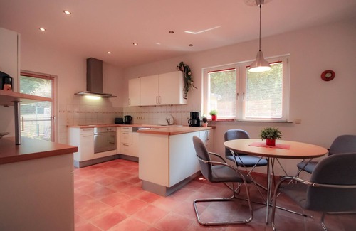 Arnstadt Apartment | Ideal 2-Bedroom Apartment with Kitchen & Parking Space