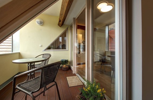 Altstadt Apartment | Experience a Roof Terrace Retreat in Historic Görlitz