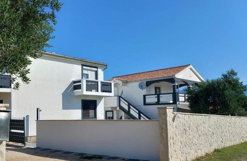 Podgradina Apartment | Modern Apartment with Pool and Mountain Views by the Sea