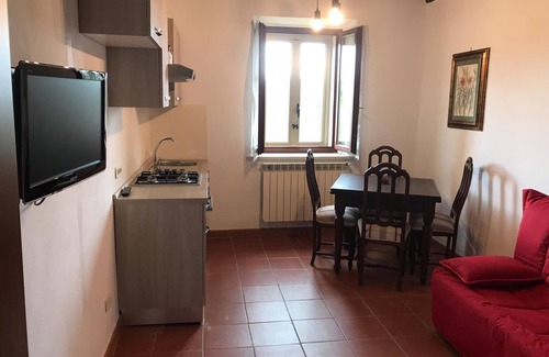 Scansano Apartment | Scenic Apartment with Kitchen and Breakfast Included