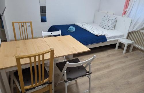 Walldorf Apartment | Apartment with AC, full kitchen, self check in, parking, 8 min to SAP campus, Wi Fi