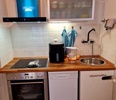 Walldorf Apartment | Apartment with AC, full kitchen, self check in, parking, 8 min to SAP campus, Wi Fi