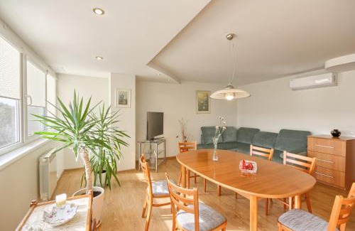 Druskininkai Apartment | Cozy Apartment in the Center with Air Conditioning