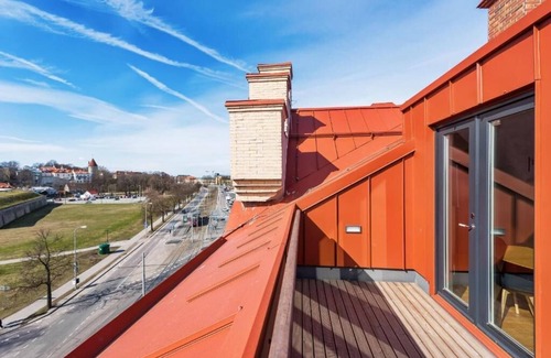 Kesklinn Apartment | Scenic Apartment with Balcony and Wheelchair Accessibility