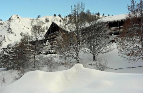 La Grave House | Cozy Apartment with Balcony and Spa for 4 Guests
