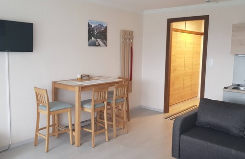 Strobl Apartment | Relaxing Apartment with Balcony and Scenic Lake Views