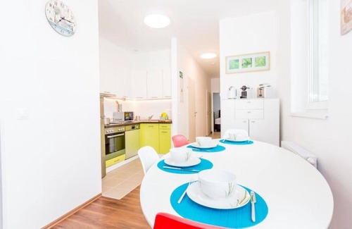 Erdberg Apartment | Inviting Apartment with Balcony - Family-Friendly Stay