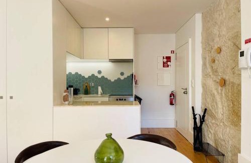 Centro / Baixa Apartment | Cozy Apartment with Balcony in Central Porto