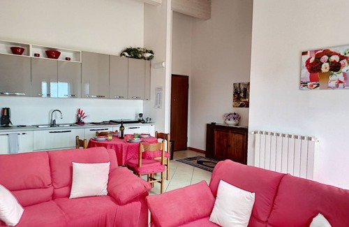 Lovere Apartment | Apartment with balcony overlooking the lake