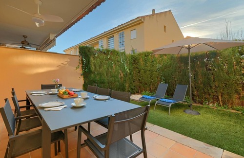 Platja de l'Arenal Apartment | Oceanfront Apartment with Pool in Javea for 8 Guests