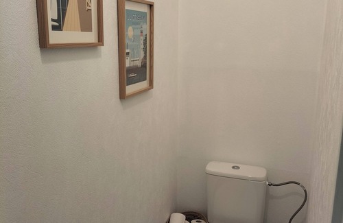 Quartier du vieux cimetiere Apartment | Apartment with courtyard, ideally located. Neatly decorated.