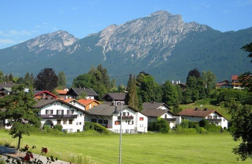 Gmain Apartment | Cozy 1-Bedroom Apartment with Kitchen for Unforgettable Getaway