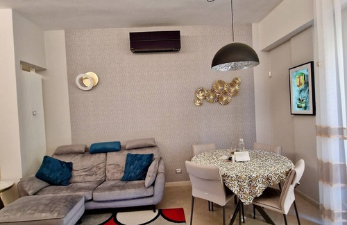 Peretola Apartment | Stylish Apartment Steps from Tramway for Tourist Convenience