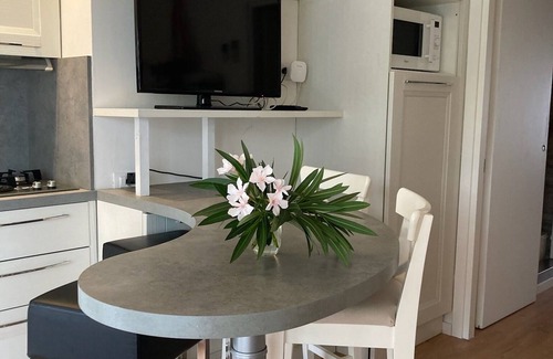 Colombare Apartment | Pet-Friendly Apartment with Lake Access & Ocean Views