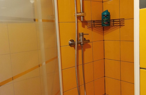 Cabrerets Apartment | Scenic Apartment with Garden & Spa Amenities, Rated 10/10
