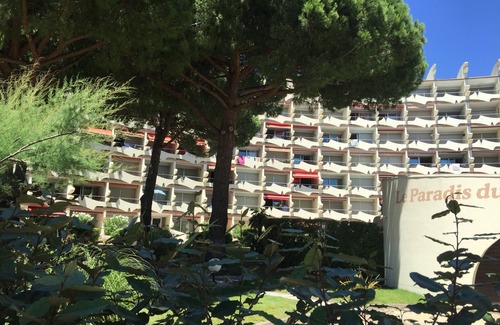 Le Couchant Apartment | Beachside Apartment with Pool, WiFi & Pet-Friendly Options