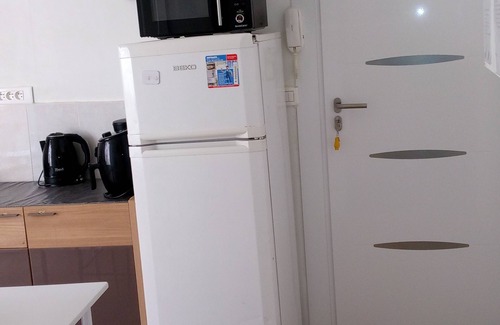 Charenton-le-Pont Apartment | Family-Friendly Ivone Guest with Full Kitchen Amenities