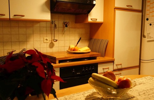 Bad Waldsee Apartment | Garden Apartment Retreat for Two with Kitchen & Breakfast