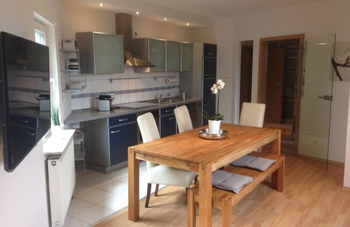 Oberasbach Apartment | Tranquil Apartment with Garden Near Playmobil in Nürnberg