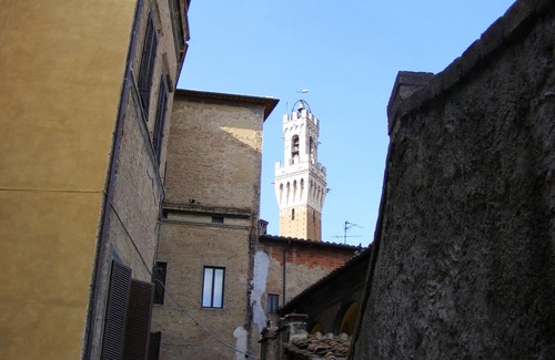 Siena Historical Center Apartment | Garden Apartment for 6: Family-Friendly & Pet Welcoming