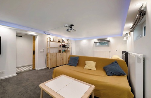 Orscholz Apartment | Apartment 'With Garden and Parking' with Private Terrace, Shared Garden and Wi-Fi