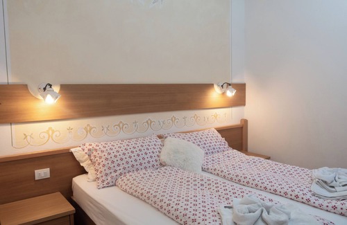 Molveno Apartment | Scenic Apartment with Garden & Lake View, Breakfast Included