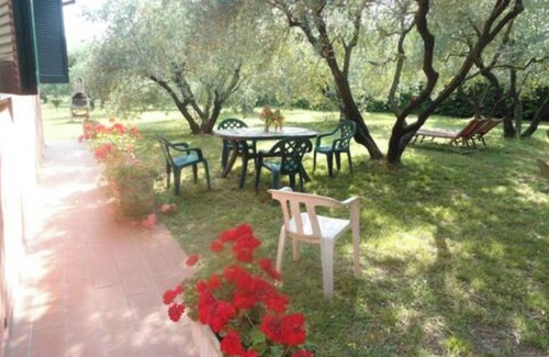 Borghetto-melara Apartment | Apartment with garden near the sea(two doubles)