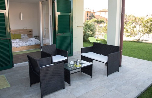 Cervo Apartment | Apartment with garden The Green strelitzia (008017-CAV-0006)