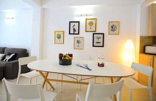 La Llotja-Born Apartment | Charming Apartment with Interior Patio in Old Town, Pet Friendly