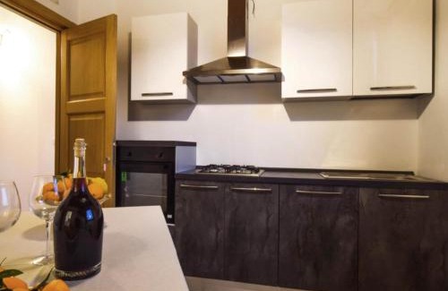 Gaggi Apartment | Apartment with Jacuzzi near Etna