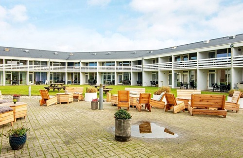 Sondervig Apartment | Cozy Holiday Home for 6 with Oceanfront Views in Ringkøbing