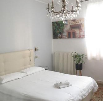 Est Apartment | Ideal Apartment with Lush Garden & Family-Friendly Perks