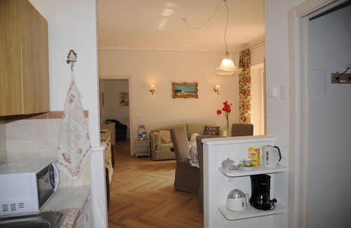 Carciano Apartment | Charming Apartment with Garden and Lake View Retreat