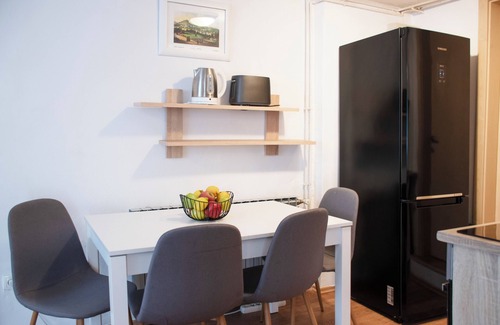 Zagreb Apartment | Modern Apartment with Patio, BBQ & EV Charger in Maksimir