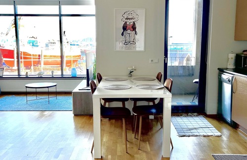 Vesturbær Apartment | Ocean View Apartment in Downtown Reykjavik - Rated 10/10