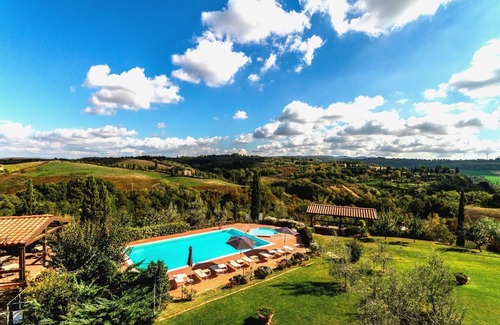 Sughera Apartment | Idyllic Apartment Near San Gimignano with Pool & Views