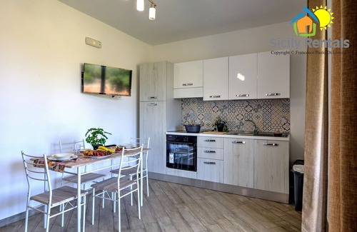 Capaci House | Cozy Beachfront Apartment with Pool & Spa Amenities