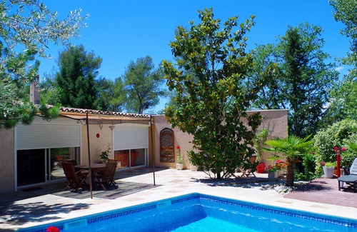 Le Tholonet Apartment | Inviting Apartment with Private Pool near Mont Sainte Victoire