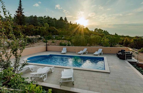 Cove Tri Zala (Zrnovo) Apartment | Experience a Poolside Getaway on Korcula Island